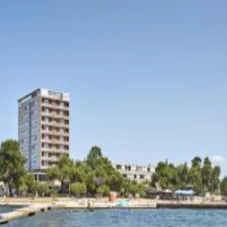 Adriatic 2* אומאג